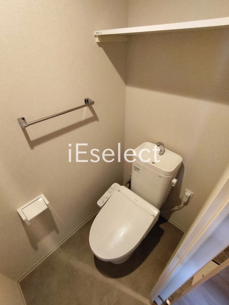 トイレ　温水洗浄便座付きのトイレ