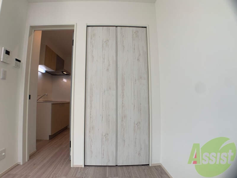 収納　収納はこちらのクローゼットをお使いください。