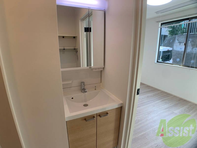 洗面設備　洗面台は独立しています。朝の身支度はこちらでどうぞ～