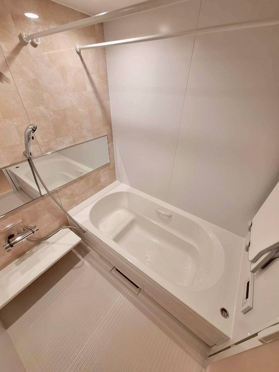 バス・シャワールーム　★浴室乾燥・追い焚き機能付き★