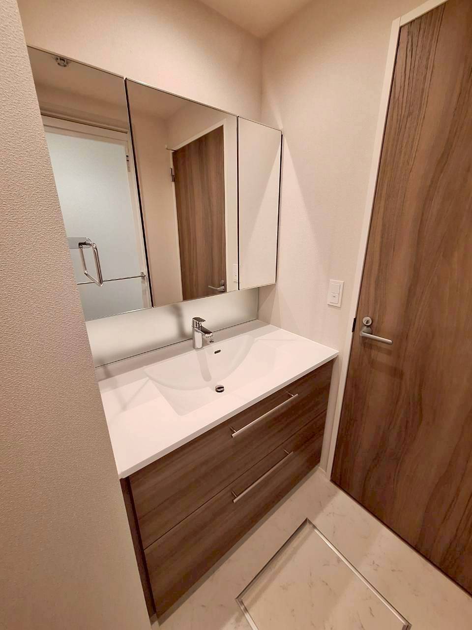 洗面設備　★収納たっぷりのシャンプードレッサー★