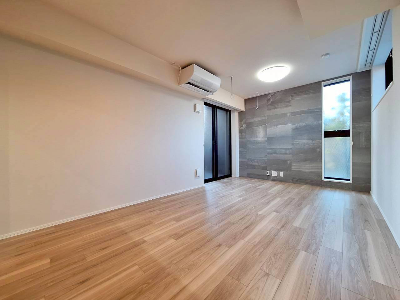 居室・リビング　★２面採光で風通しの良いリビング★