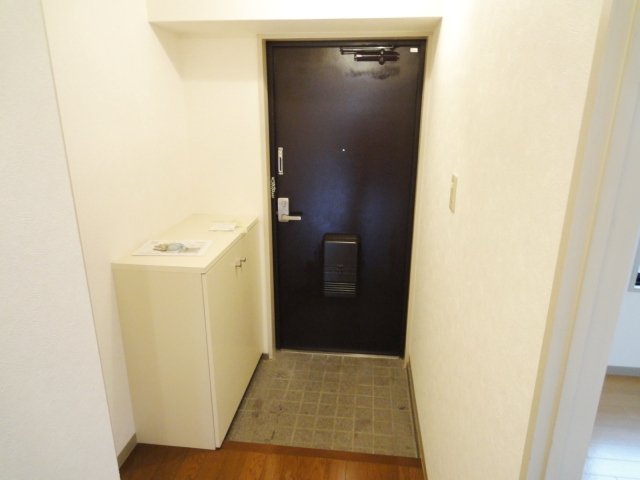 玄関　同物件別号室の写真です。