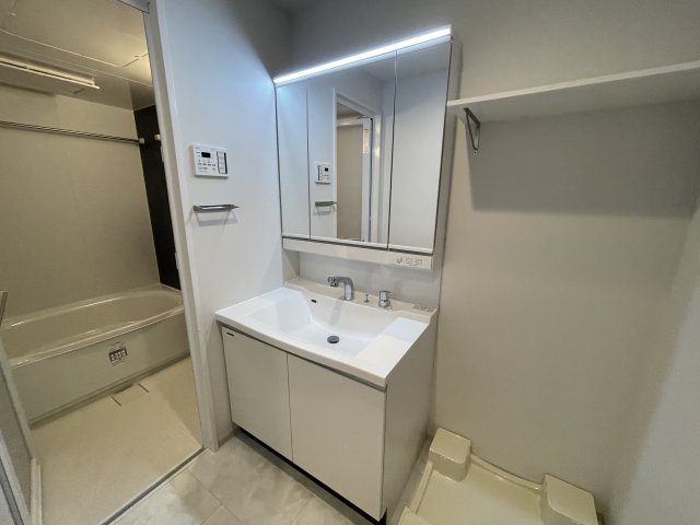 洗面設備　スペースが確保できる洗面所です