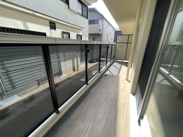 バルコニー　お洗濯にも便利なバルコニー付き