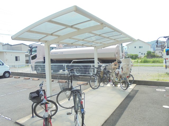 その他　屋根付き駐輪場