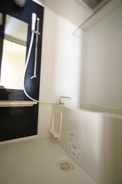 バス・シャワールーム　同物件、別号室のものです。