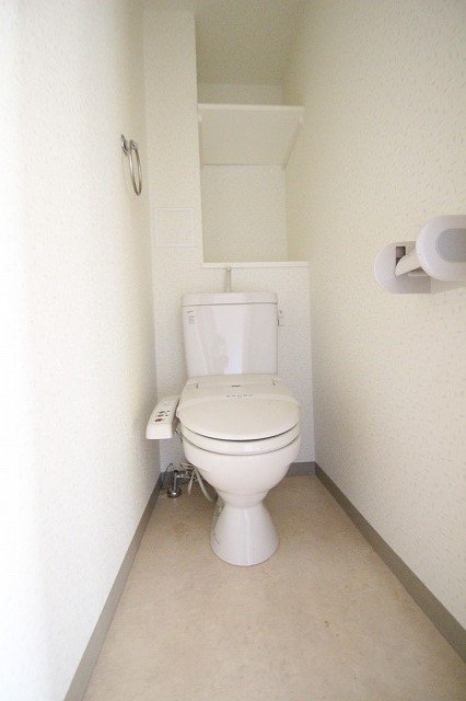 トイレ　同物件、別号室のものです。