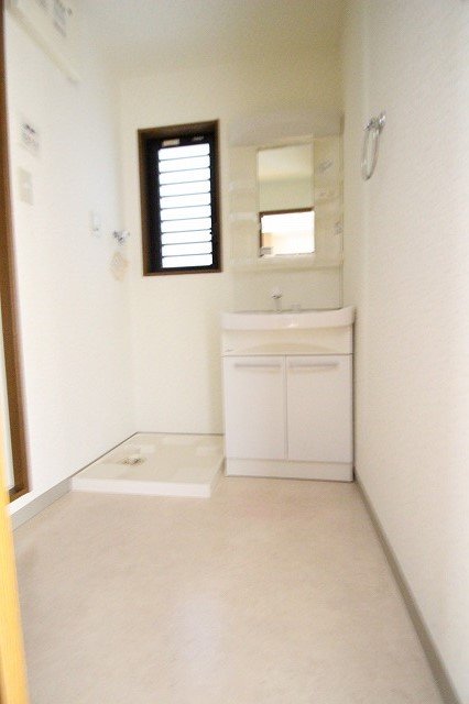 洗面設備　同物件、別号室のものです。