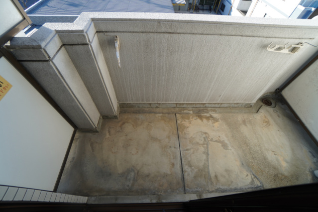 バルコニー　暖かな日差しのふりそそぐバルコニー