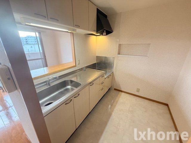 キッチン　コンパクトなキッチンで掃除もラクラク