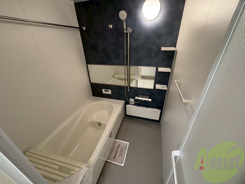 バス・シャワールーム　浴槽は座って足を伸ばせるくらいの大きさでした。