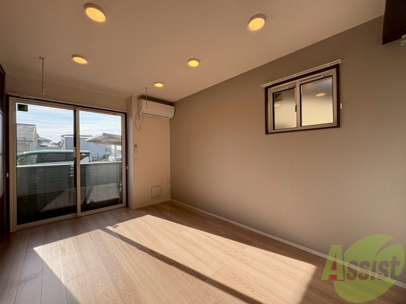 居室・リビング　１０．９帖のＬＤＫです。陽当たりも良く広々としております。