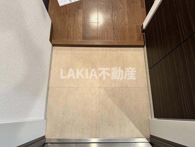 玄関　※別部屋の写真となります。間取り図参照