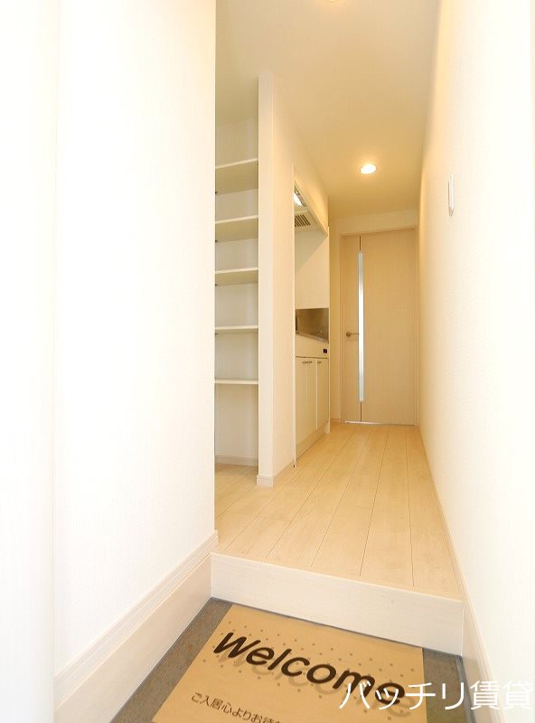 玄関　※同型タイプ写真の為、現状優先。