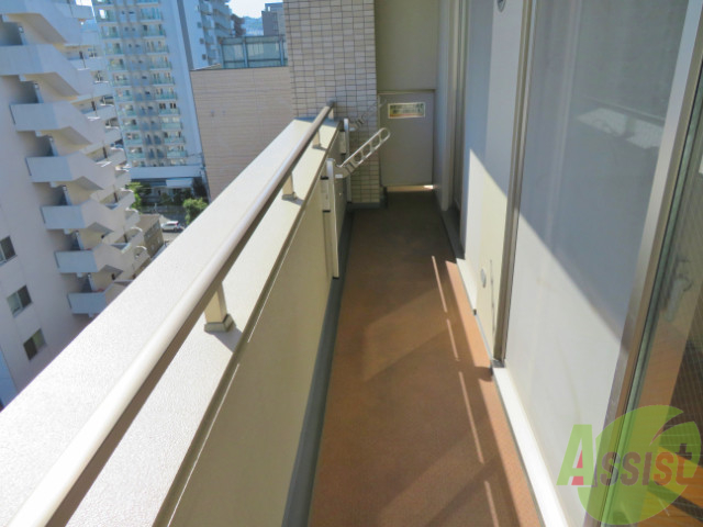 バルコニー　バルコニーも陽当たり良さそうで、洗濯物も乾きそうですね