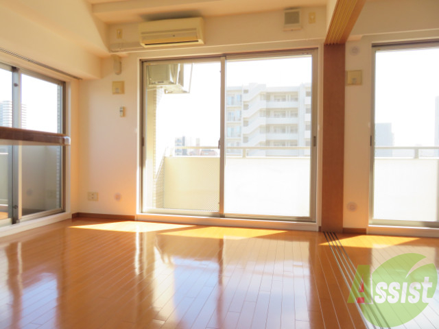 居室・リビング　１１帖もある広いリビングがです。陽当たり良さそうです