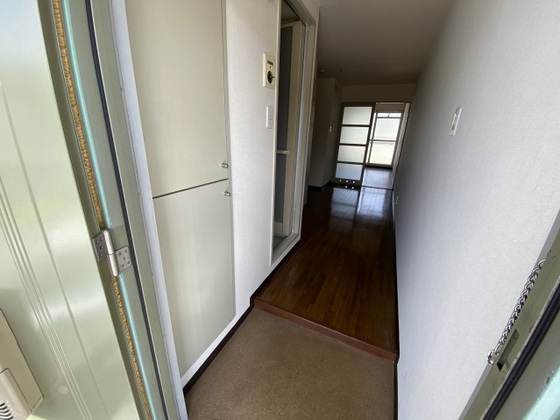 玄関　※別号室の写真です