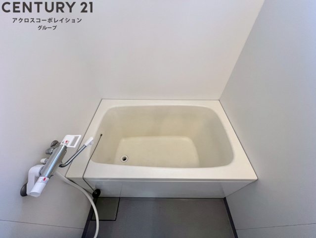 バス・シャワールーム　シンプルな浴室