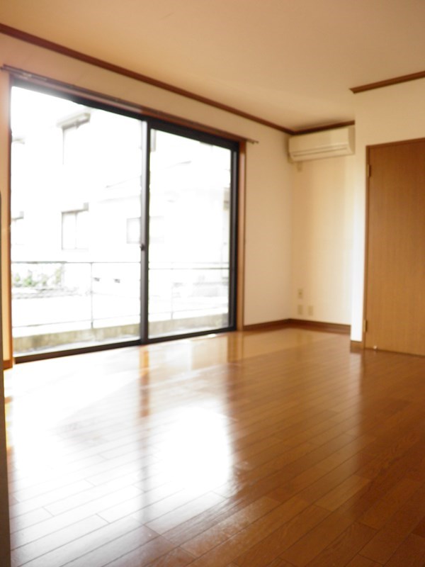 居室・リビング　別部屋参考写真です