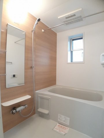 バス・シャワールーム　落ち着いた空間のお風呂です