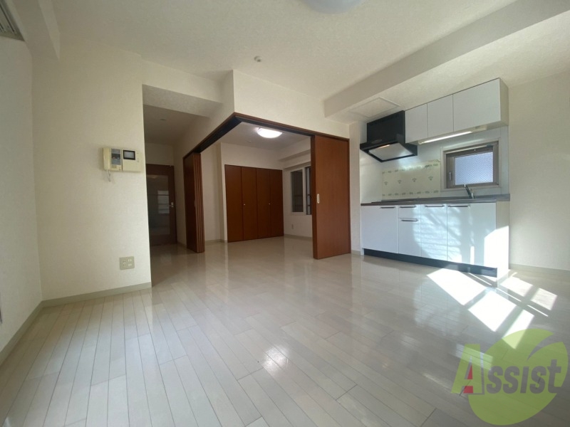 居室・リビング　広くてキレイなお部屋が広がっていて、充実した生活が送れそう。