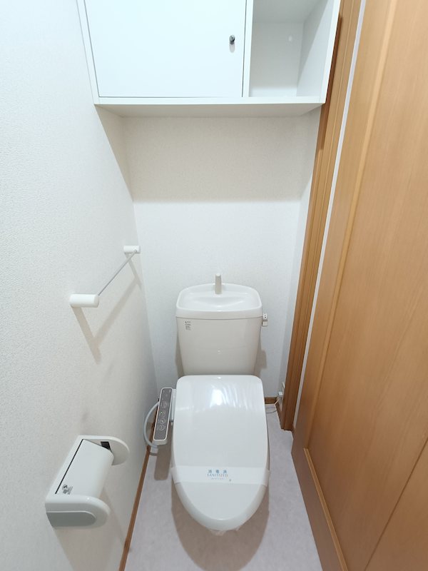 トイレ　※間取りが反転タイプのお部屋のお写真です。