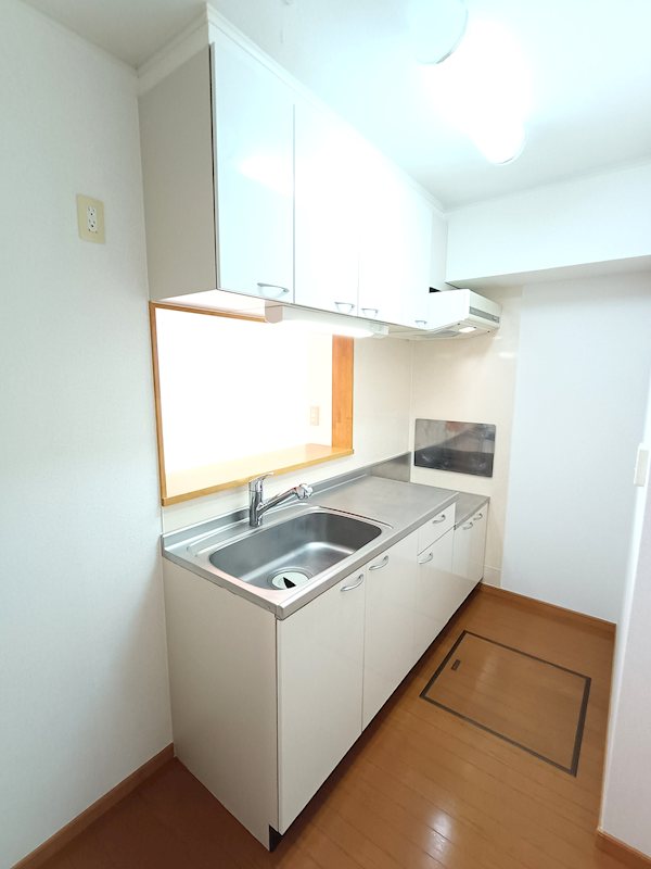 キッチン　※間取りが反転タイプのお部屋のお写真です。