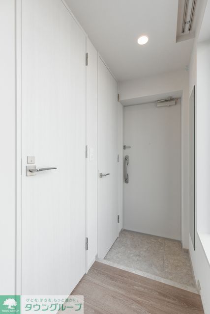 玄関　Cタイプ2023年11月撮影 同タイプ503号室の写真です。