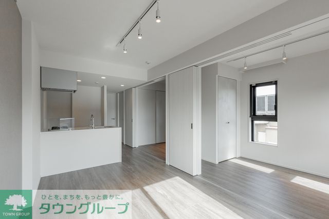 居室・リビング　Cタイプ2023年11月撮影 同タイプ503号室の写真です。