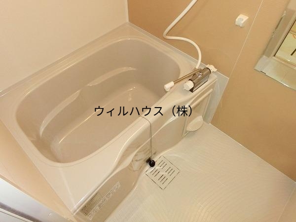 バス・シャワールーム　浴室乾燥機付きバス！