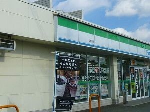 コンビニ　ファミリーマート（コンビニ）まで600m