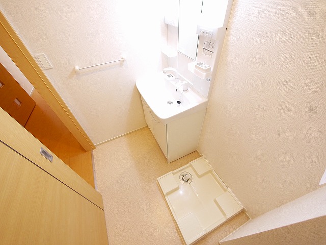 洗面設備　明るい洗面所です