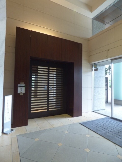 エントランス　分譲タイプです
