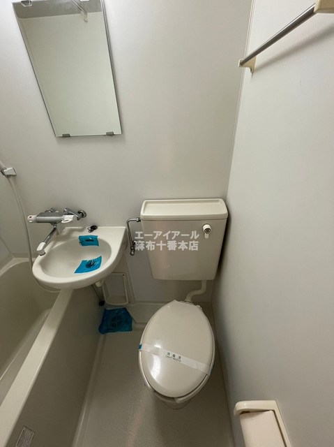 トイレ　同間取り別部屋の参考写真です