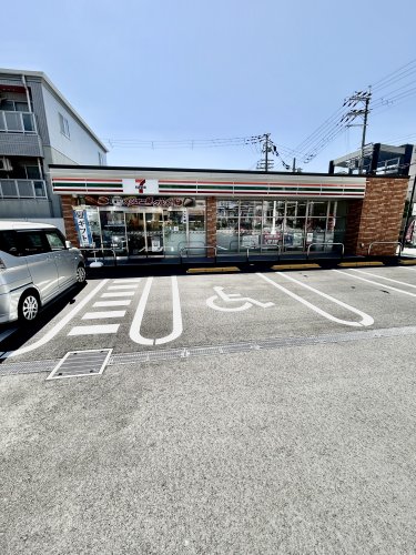 コンビニ　セブンイレブン四条畷岡山1丁目店（コンビニ）まで729m