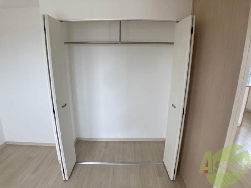 収納　寝室の収納です。部屋がすっきり片付きます。