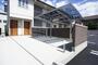 エントランス　屋根付き駐輪場
