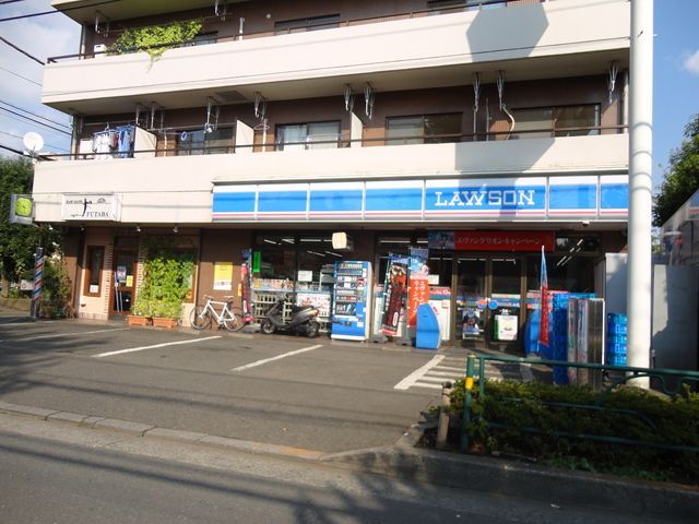 コンビニ　ローソンストア100柴崎駅南口店（コンビニ）まで570m
