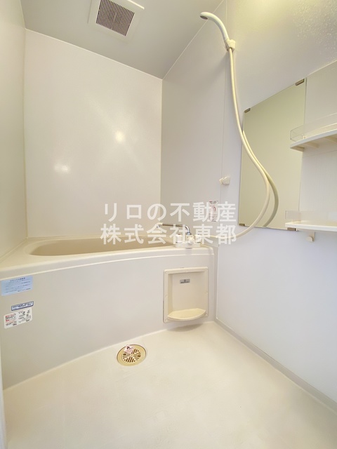 バス・シャワールーム　バスルームは浴槽付なので、ゆったり湯船につかれますね♪