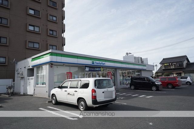 コンビニ　ファミリーマート（コンビニ）まで2841m