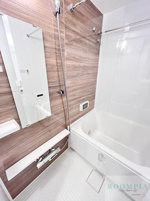 バス・シャワールーム　※同タイプの別のお部屋です。