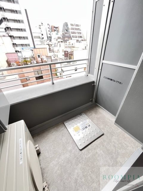 バルコニー　※同タイプの別のお部屋です。