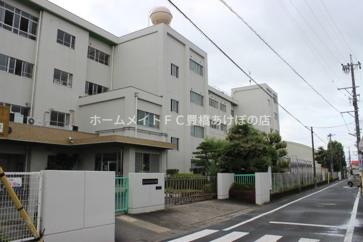 小学校　豊川市立牛久保小学校（小学校）まで295m