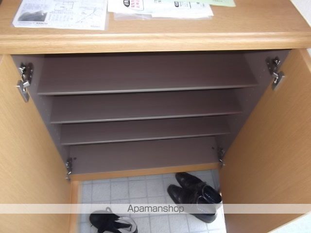 プロムナード生麦C棟の玄関写真