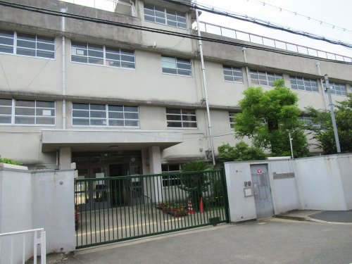 小学校　東大阪市立八戸の里小学校（小学校）まで258m