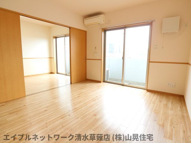 サンライズ瀬名川の居間写真