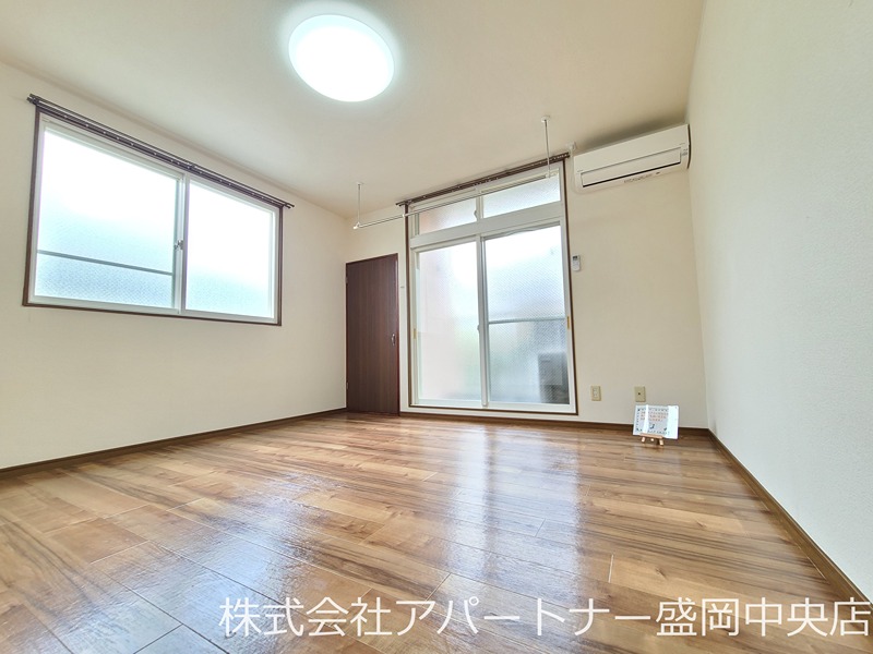 その他　すりガラスで人目対策も完備