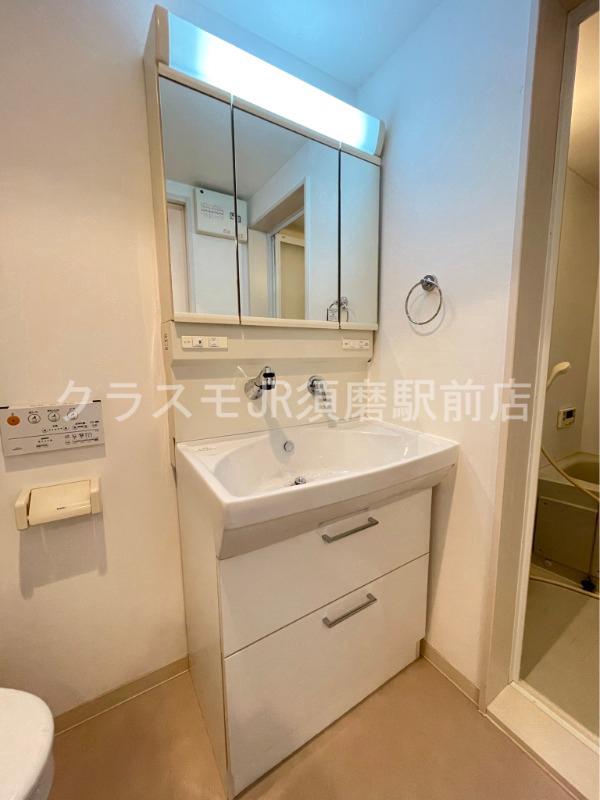 洗面設備　洗面台もキレイですね