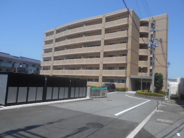 和歌山市紀三井寺のマンションの建物外観